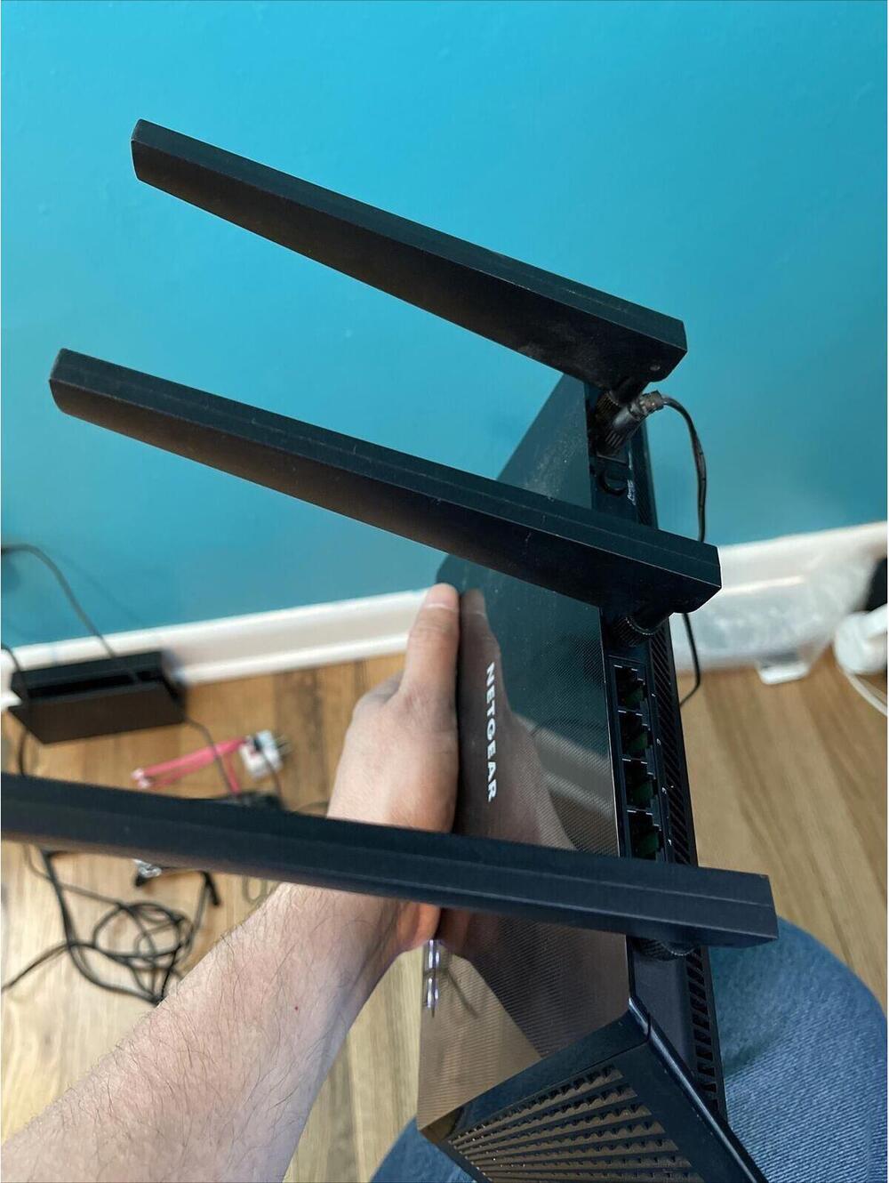 Netgear Router Model R6700v2 - Picture 7 of 12